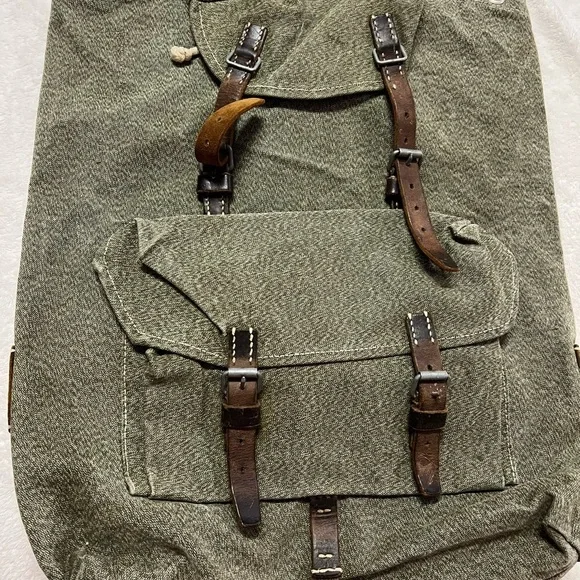 Swiss army inspired back pack leather accents - Picture 2 of 8